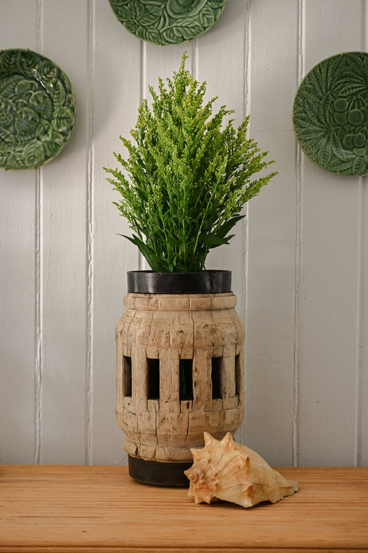 Wagon Hub Vase II